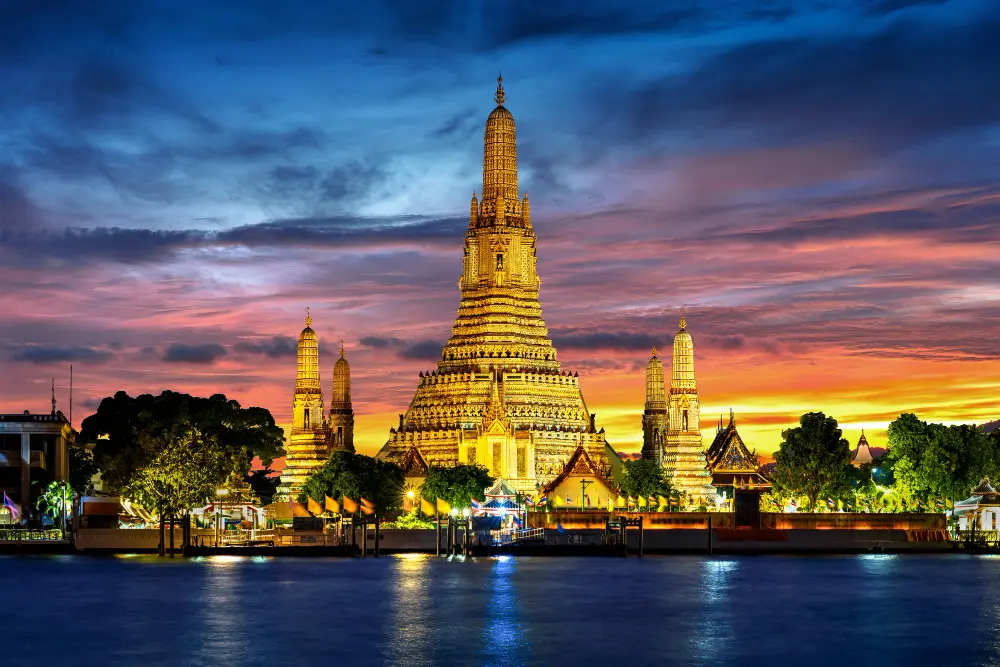Wat Arun Temple of Dawn at sunset in Bangkok.